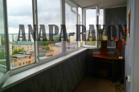 Двухуровневая квартира в центре.